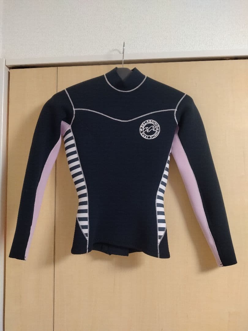 地域ねこ　ビラボン　　タッパー　　М