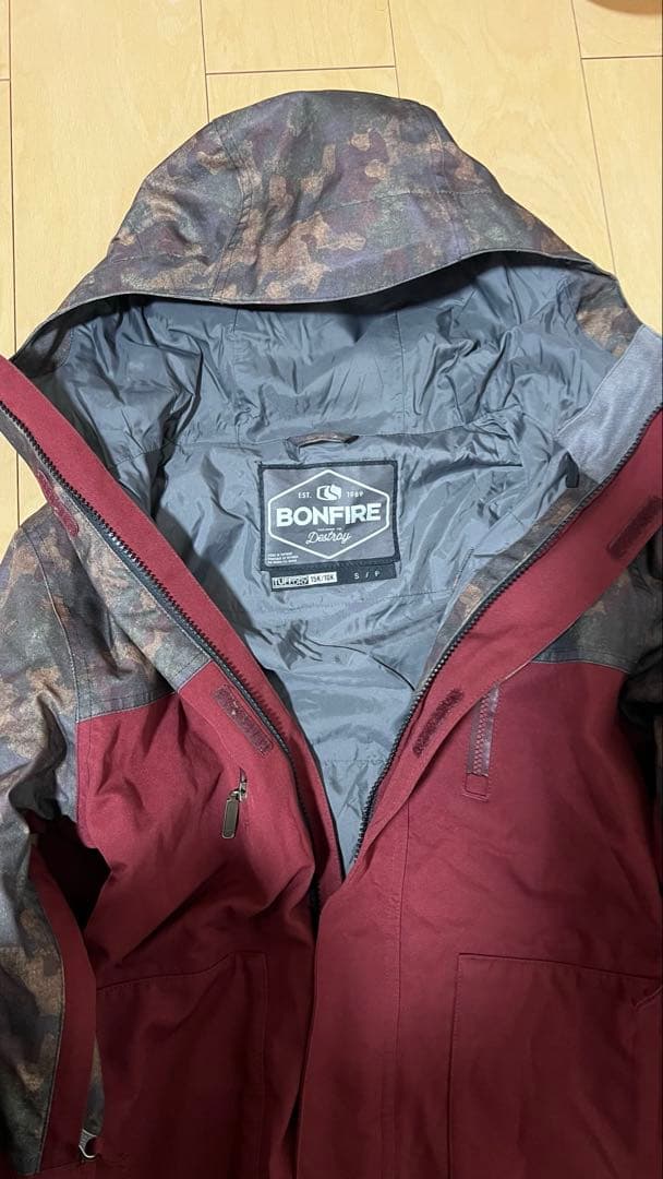 BONFIRE スノーボードジャケット ボルドー/カモフラージュ