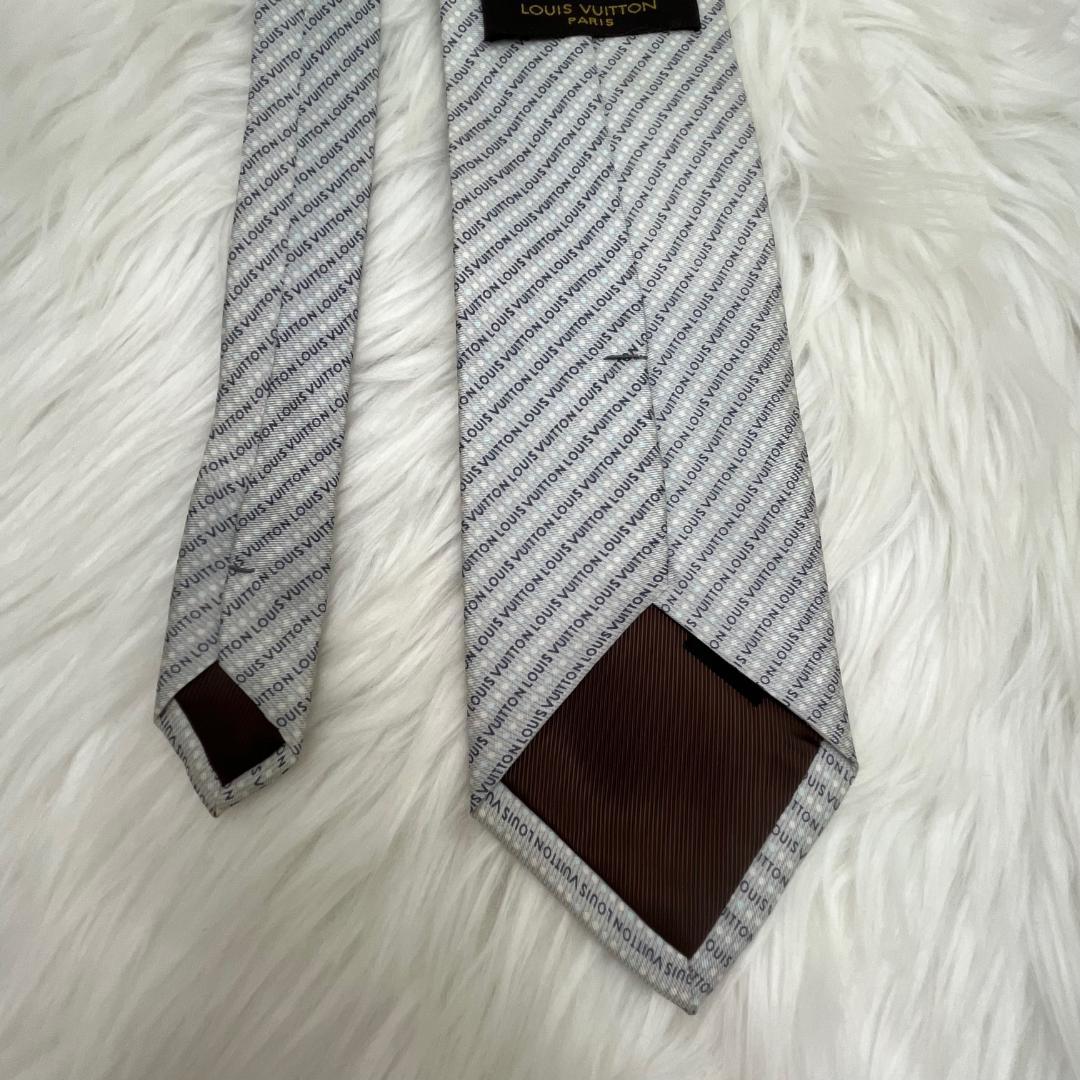 美品✨ルイヴィトンLouis Vuitton　シルクネクタイ　イタリア製グレイ系