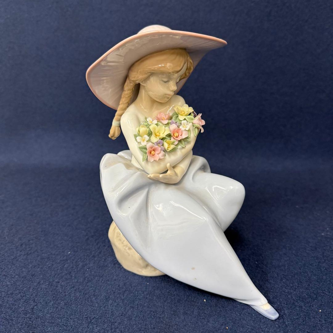 LLADRO リヤドロ 花の香りにつつまれて 5862 フィギュリン 陶器