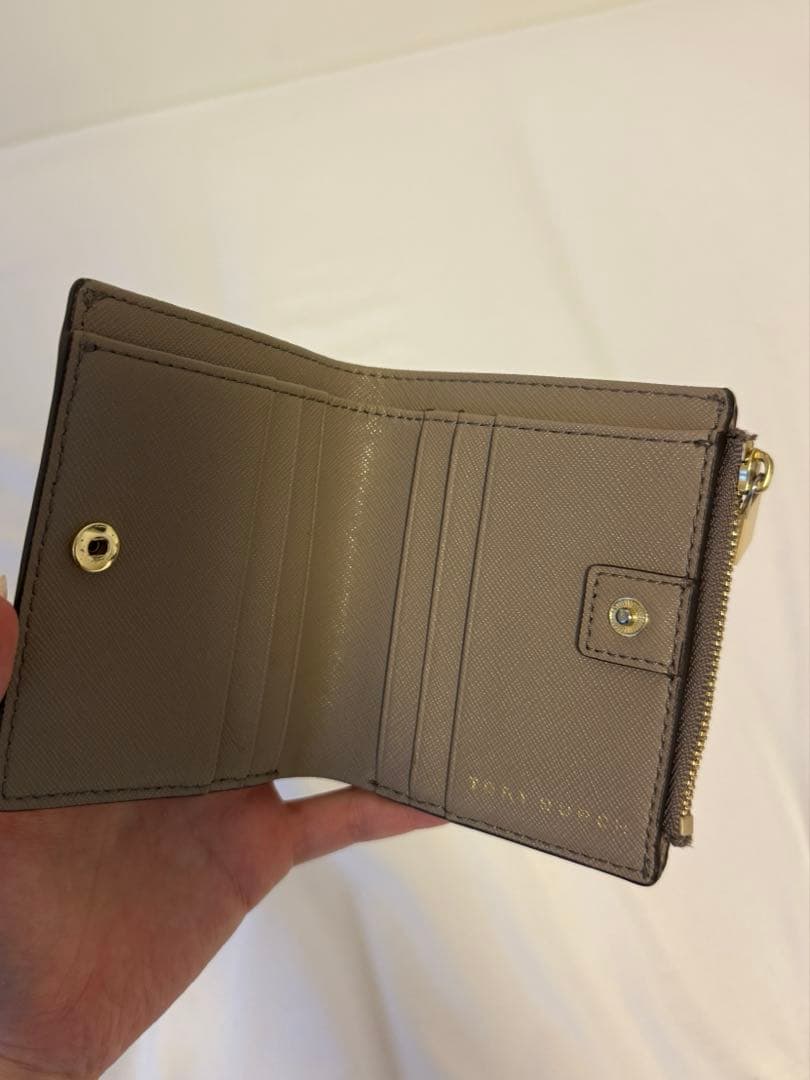 トリーバーチ　tory burch ベージュ　二つ折り財布