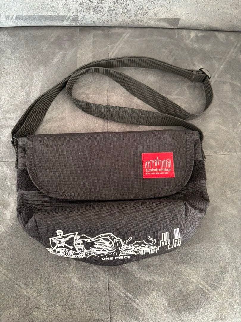 ワンピース　マンハッタン　メッセンジャーバッグ 黒