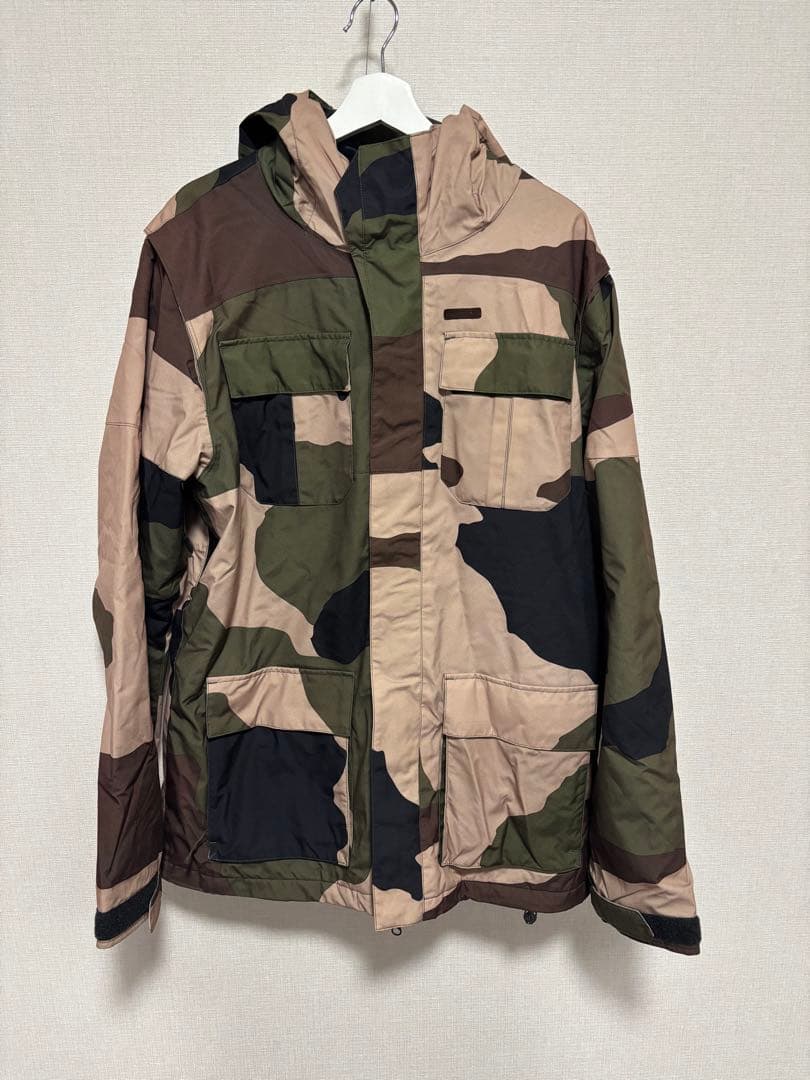 【VOLCOM／ボルコム】メンズ スノーボードウェア Lサイズ 迷彩柄