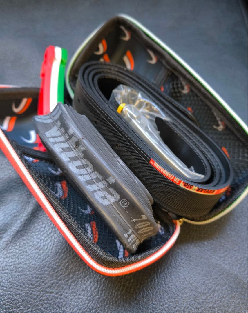 限定50個の逸品！Vittoria Corsa evo cxのタイヤ製ベルト付！