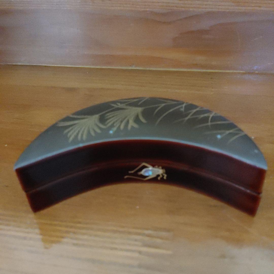 輪島塗　鈴虫蒔絵　三日月型香合