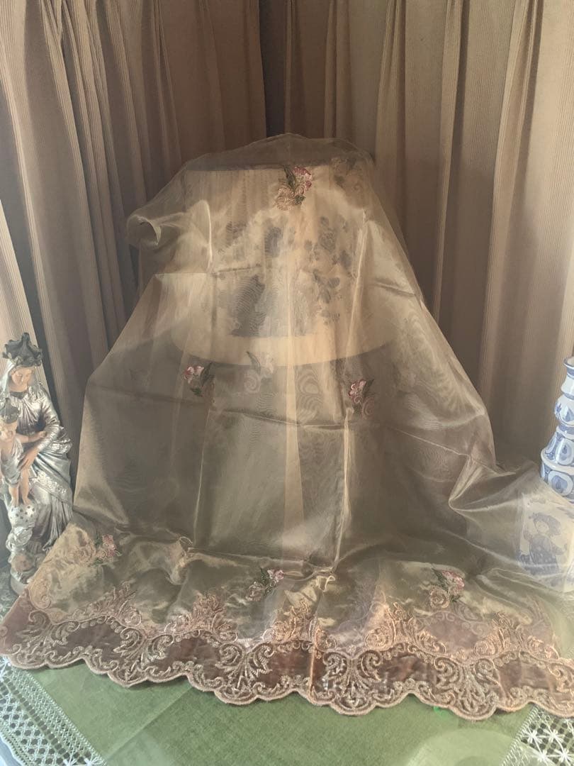 フランスアンティーク　オリジナルプロガントデットストック品のレースのカーテン！