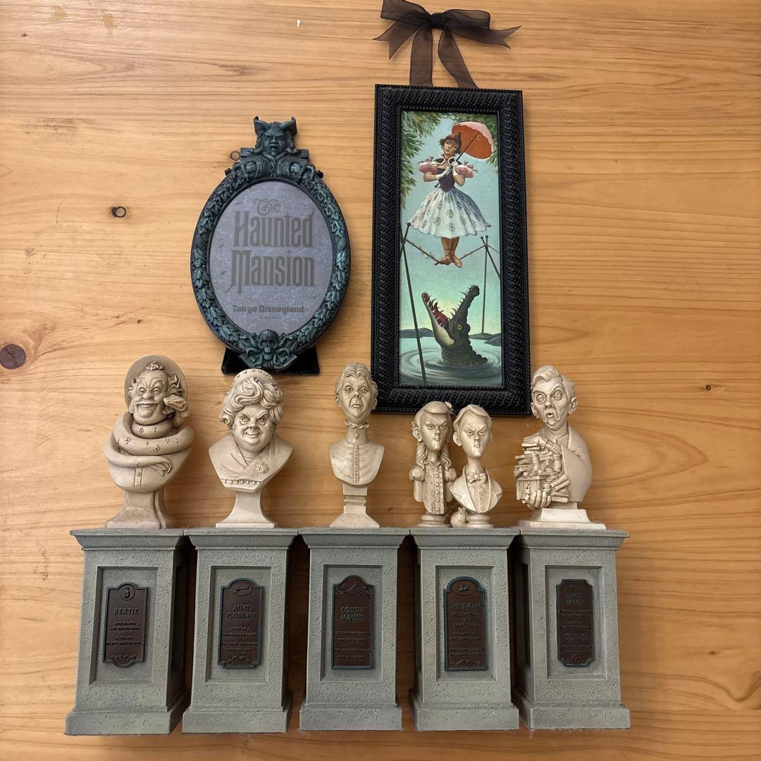 ホーンテッドマンション置き物•タペストリーセット　8セット　ディズニー