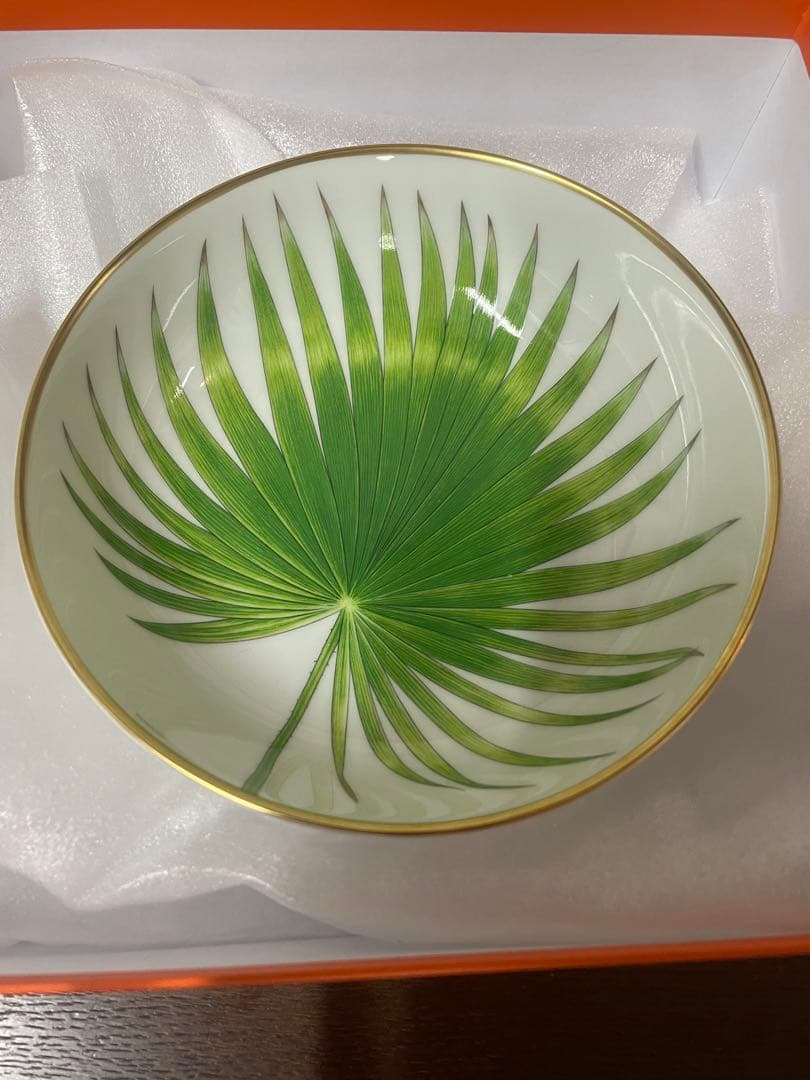 【新品・未使用】Hermès お皿 葉のデザイン