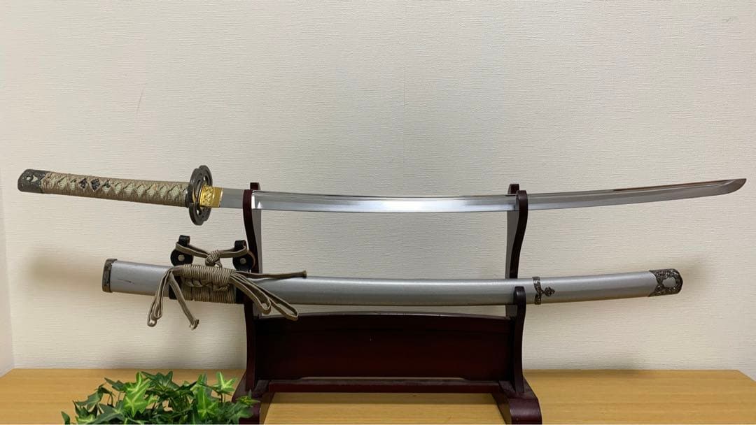 【模造刀】日本刀 太刀 鶴丸国永 美しい拵 樋入刀身
